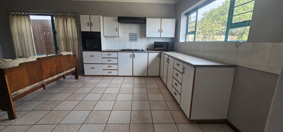 5 Bedroom Property for Sale in Myburgh Park Western Cape